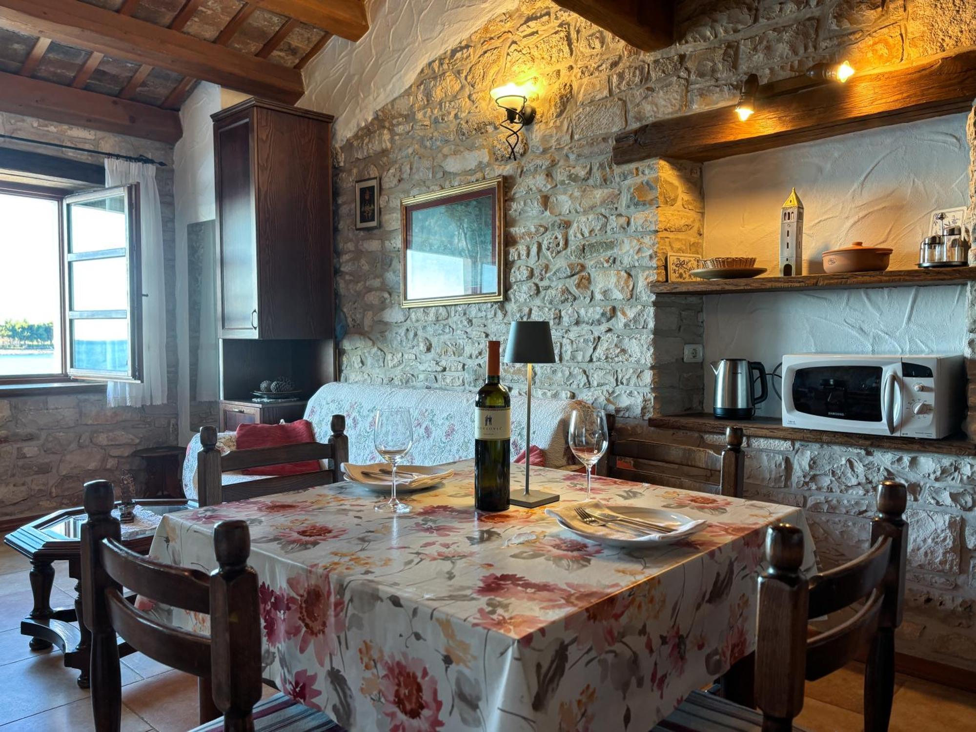 Novigrad Istria City Center Coastal Escape - Apartments With Sea View Or Cozy Room מראה חיצוני תמונה